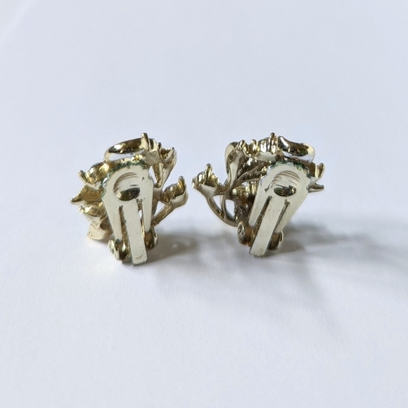 Vintage Floral Leaf Vines Jeweled Clip-on Earrings, Hunter Emerald Green Silver - Picture 4 of 6